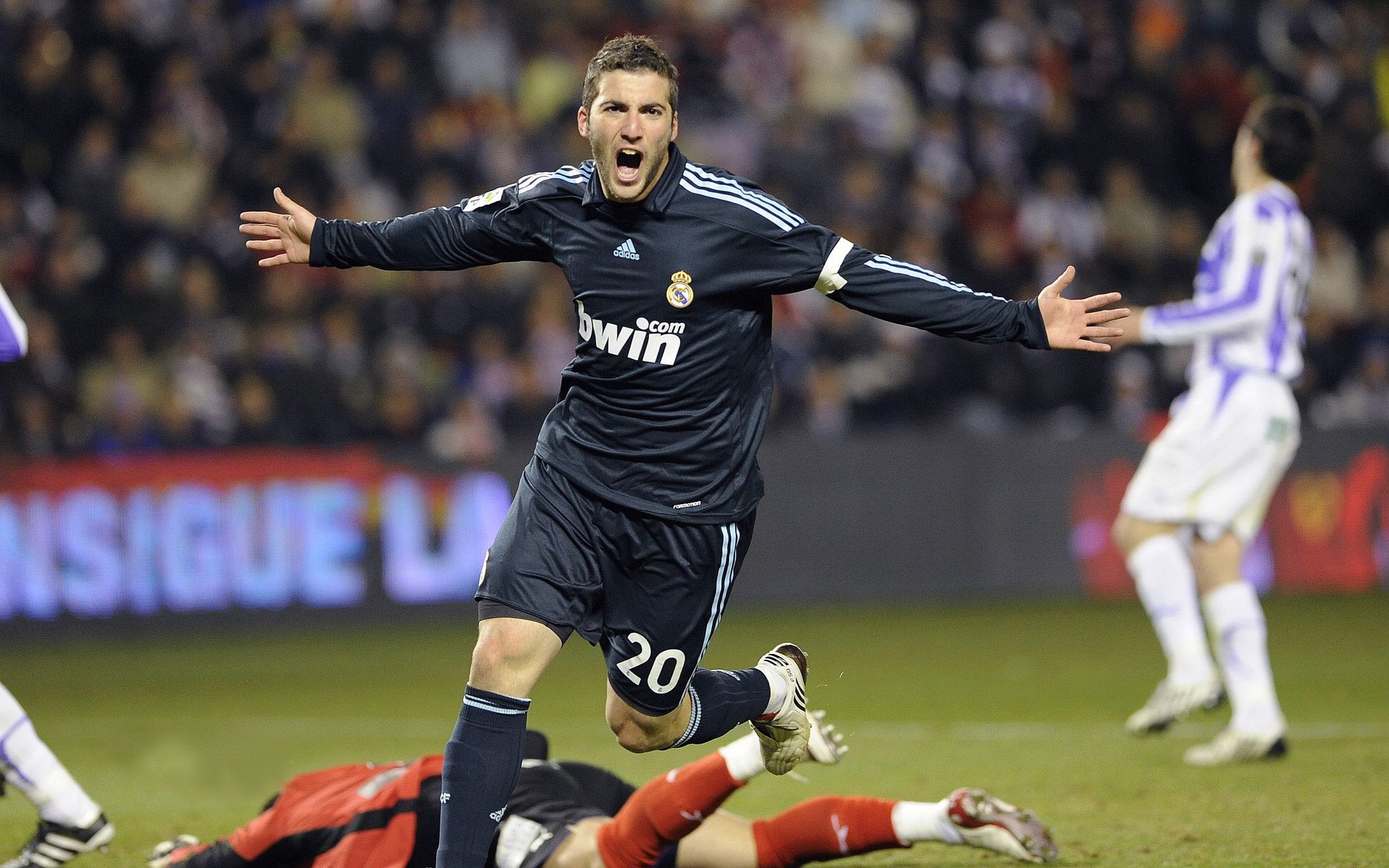 选手操作视角视频上线引发教学热潮,王者荣耀职业选手操作视角